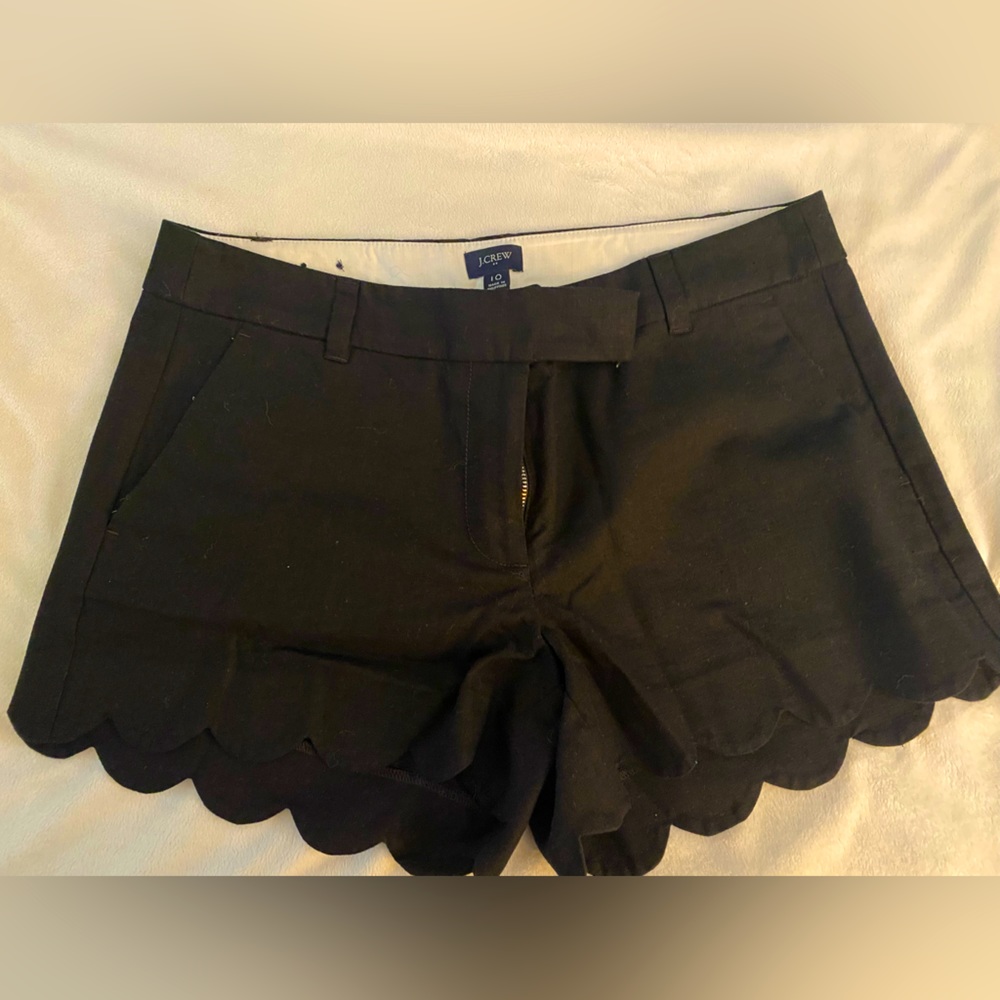 J Crew linen shorts with scalloped bottom. Size 10